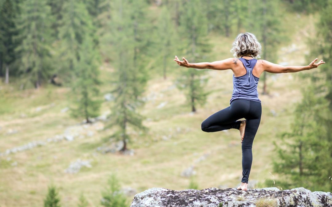 Vrksasana : La posture de l’Arbre et l’Art de l’Équilibre