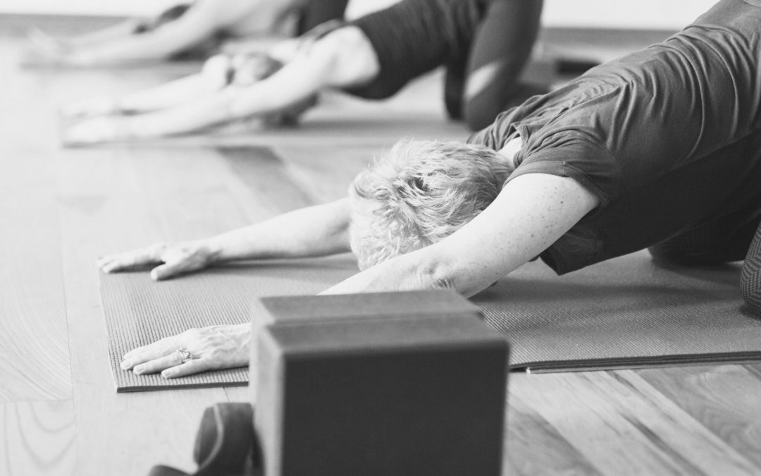 La Danza de las Hormonas Femeninas: Conociendo tu Cuerpo y Transformando tu Práctica de Yoga