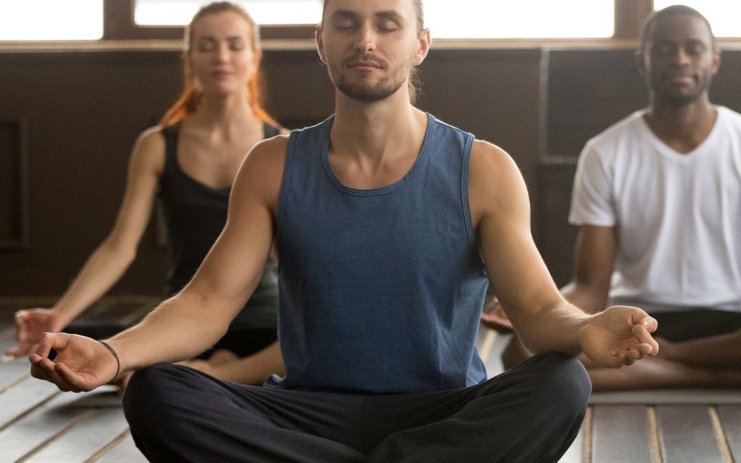 Sukhasana, l’art de la simplicité et de l’être